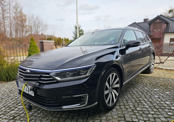 Volkswagen Passat cena 68600 przebieg: 246000, rok produkcji 2015 z Gliwice małe 466